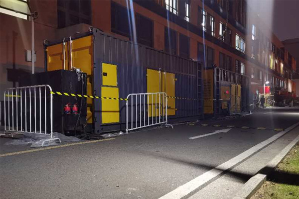 广南柴油发电机组的输出电压是如何调节的？